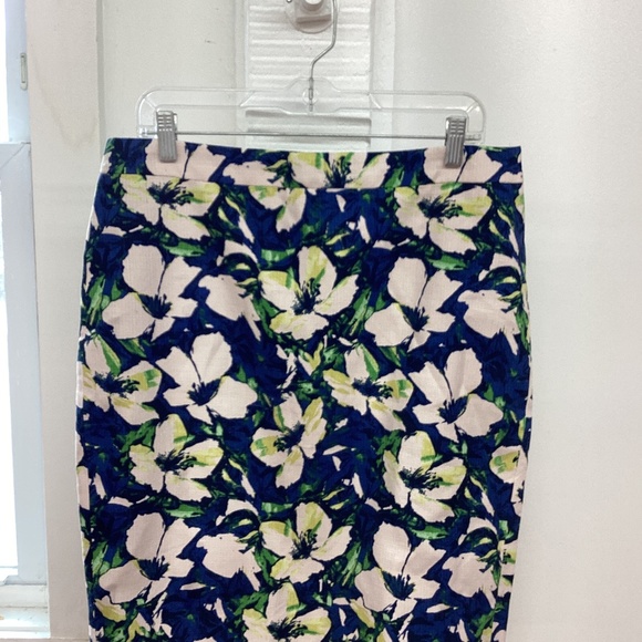 J. Crew Dresses & Skirts - J Crew Pencil Skirt New. Size 10